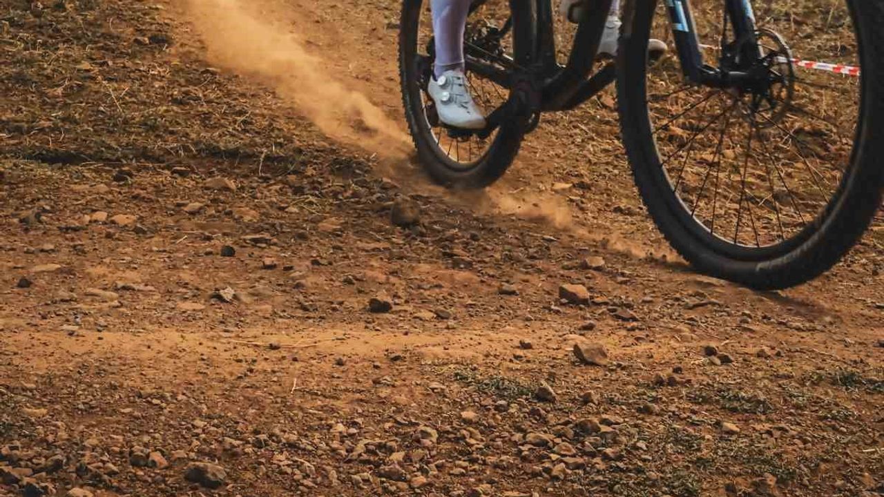 Palandöken parkurlarında olimpiyat yolculuğu: üç günlük MTB Cup tamamlandı