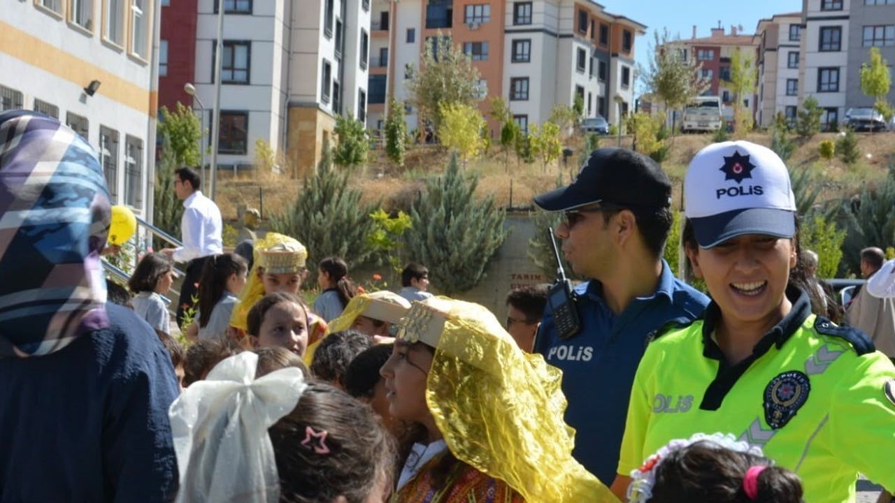 Palu'da okul çevreleri ve servislerde sıkı güvenlik denetimi