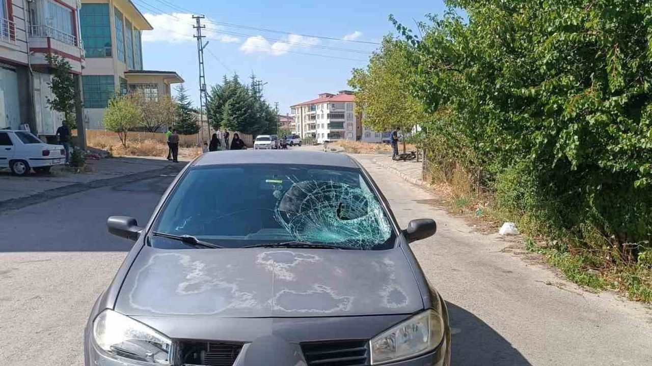 Palu’da okul çıkışında çarpılan bisikletli çocuk hastaneye sevk edildi