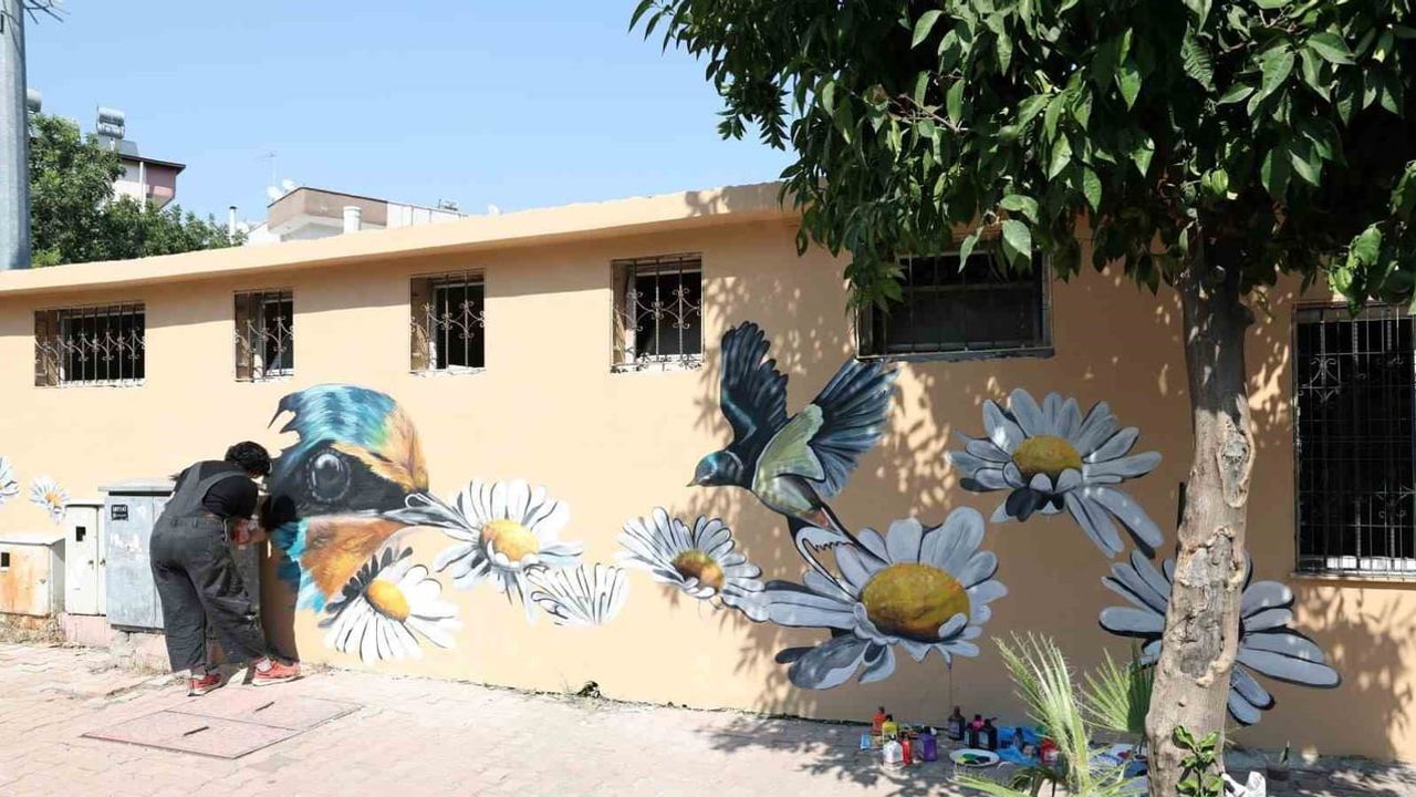 Park duvarları açık hava galerisine dönüşüyor