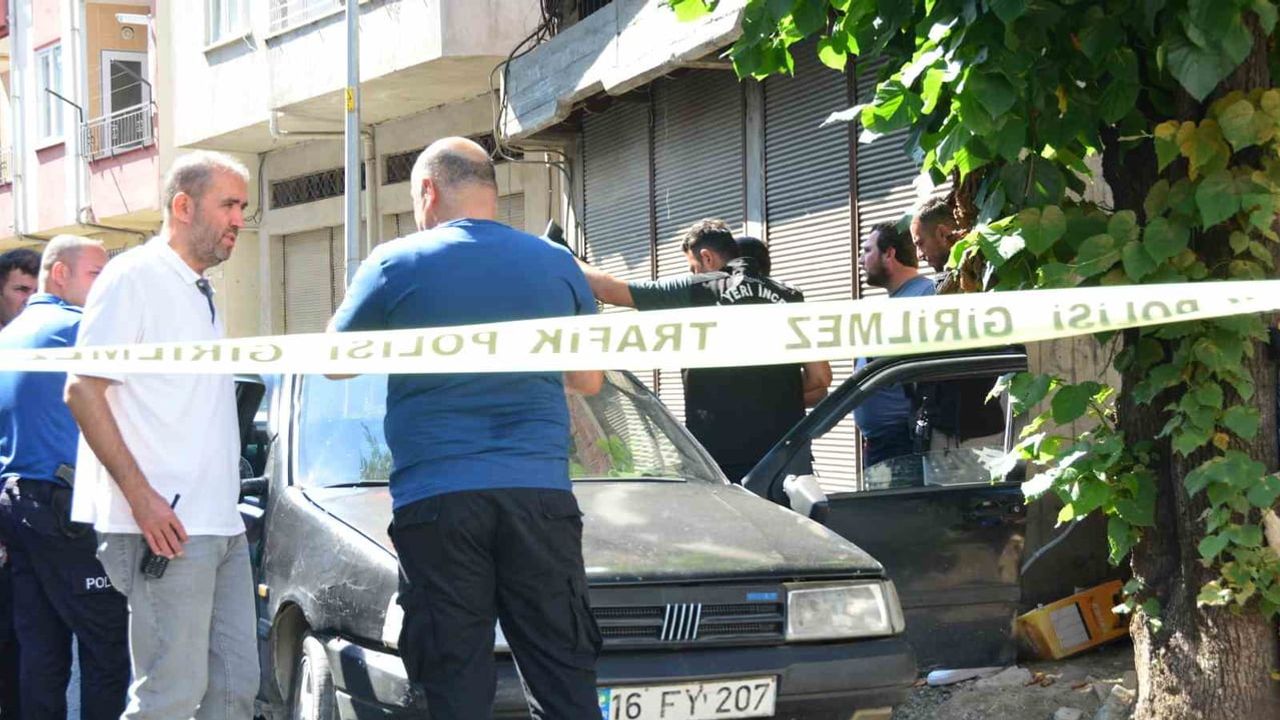 Park halindeki otomobilde yaşamını yitiren sürücünün yanında kalp ilaçları bulundu