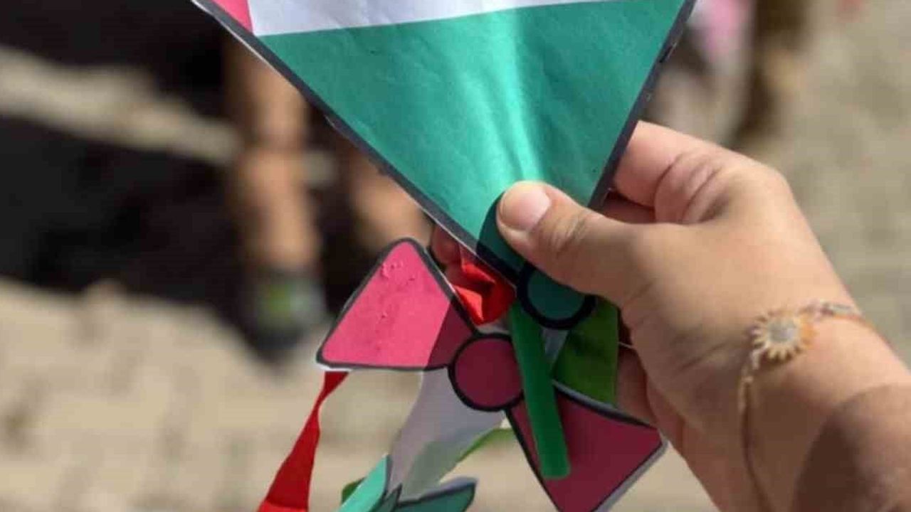 Patnos'ta çocuklar uçurtmalarla barış çağrısı yaptı