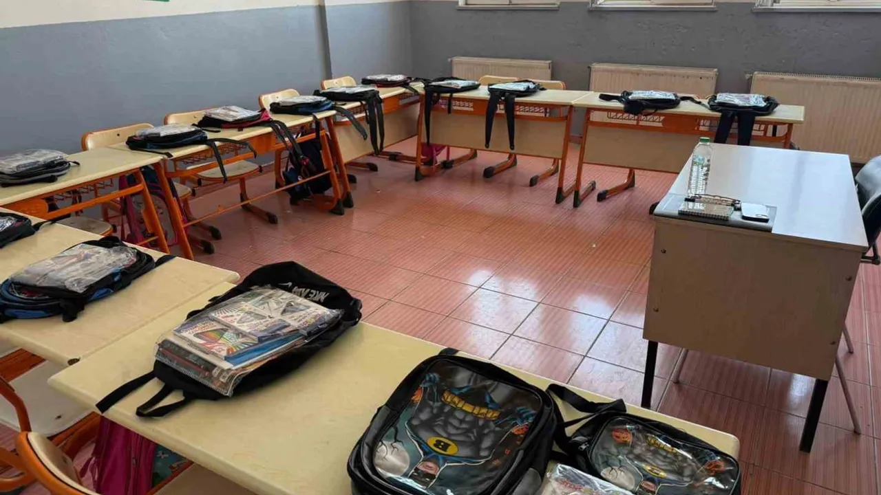 Patnos'ta dayanışma örneği: yüzlerce öğrenci yeni eğitim yılına umutla başladı