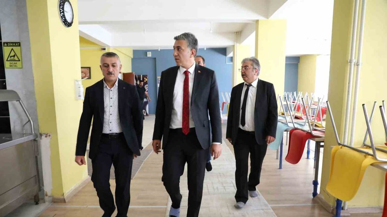 Patnos'ta okullar yeni döneme hazırlanıyor: Çakan denetimde