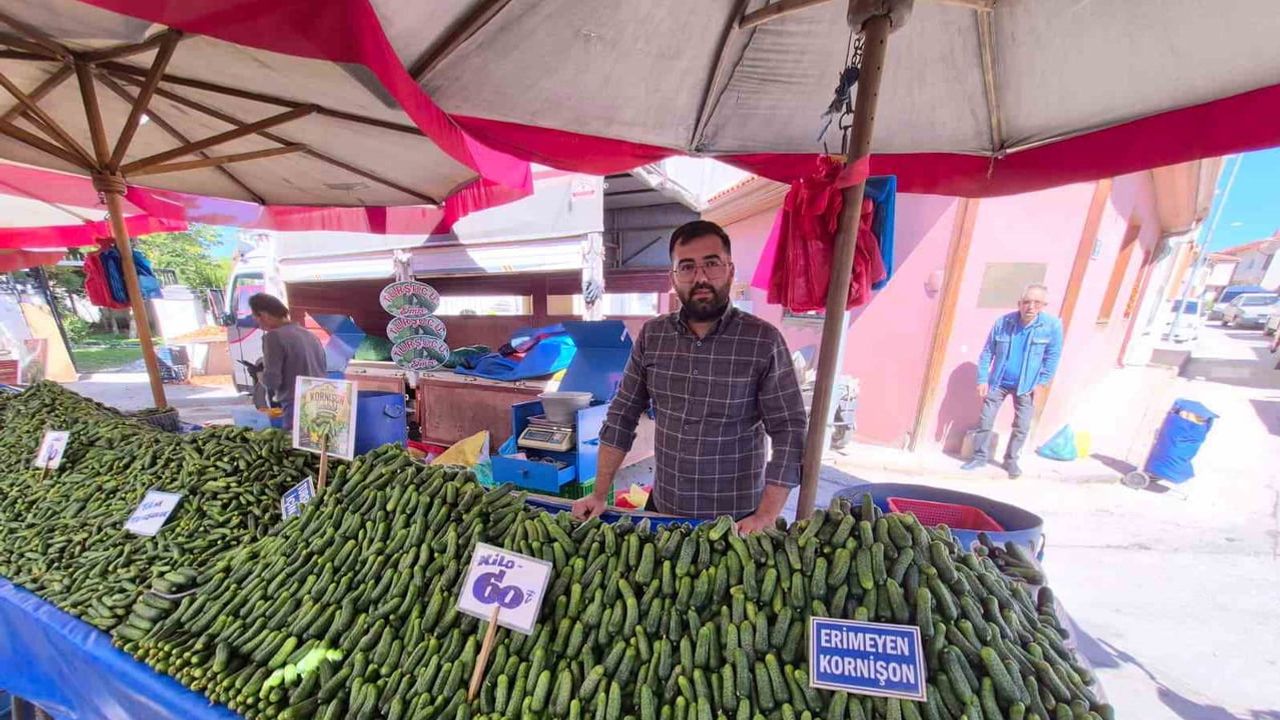 Pazarlarda turşu hazırlığı hızlandı, Eskişehir tezgahları kornişonla doldu