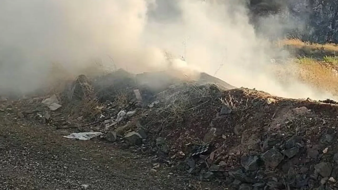 Pazaryeri çöplüğünde yangın yerleşimlere sıçramadan kontrol altına alındı