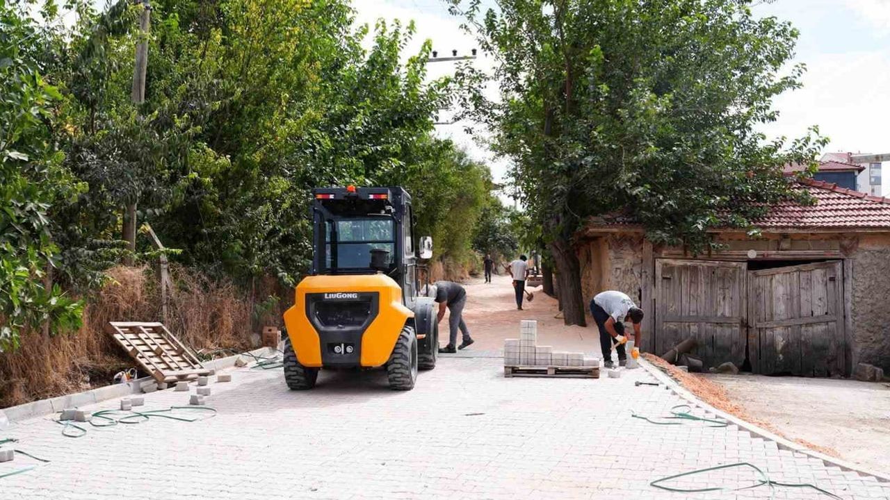 Pelitözü'nde yollar kışa hazır: kilit parke çalışmaları hızlandı