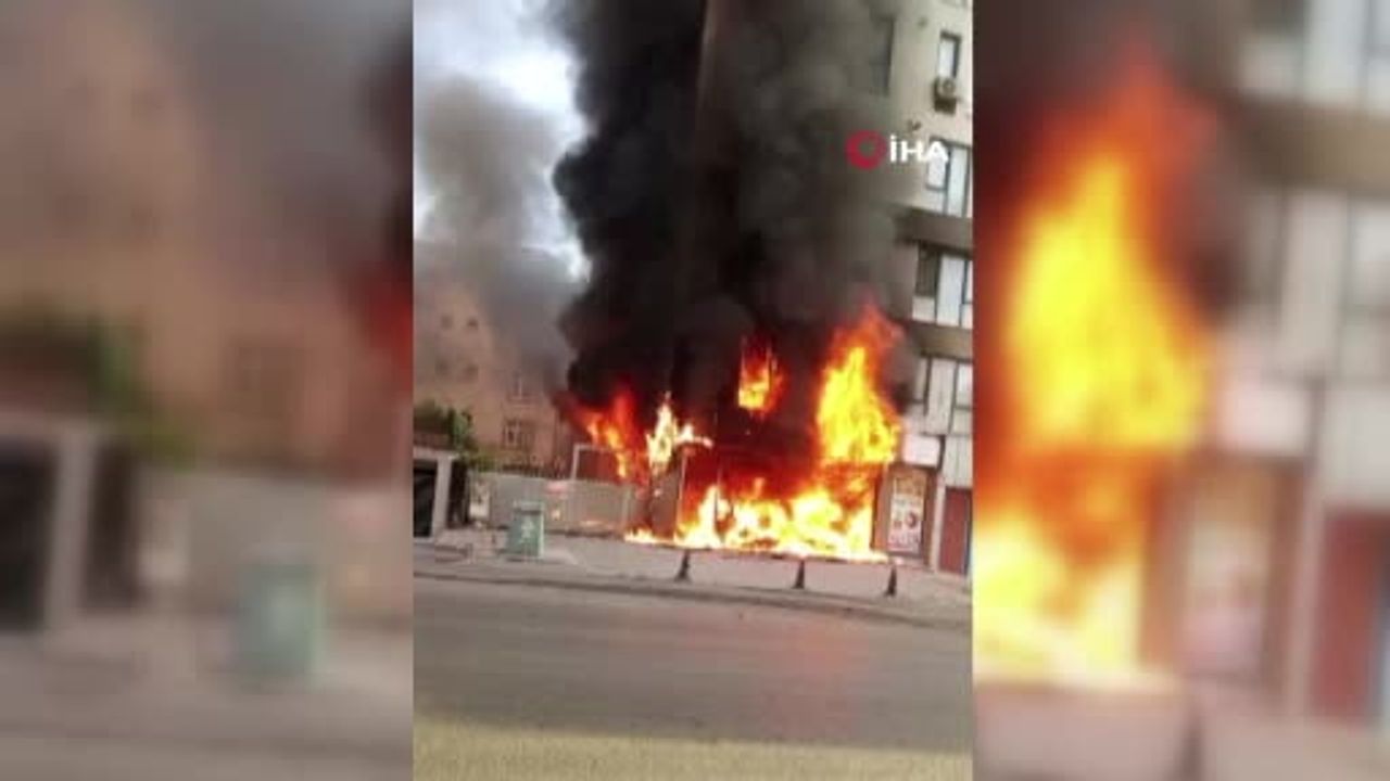 Pendik’te sabah saatlerinde alevler giriş katındaki iş yerinden üst katlara sıçradı