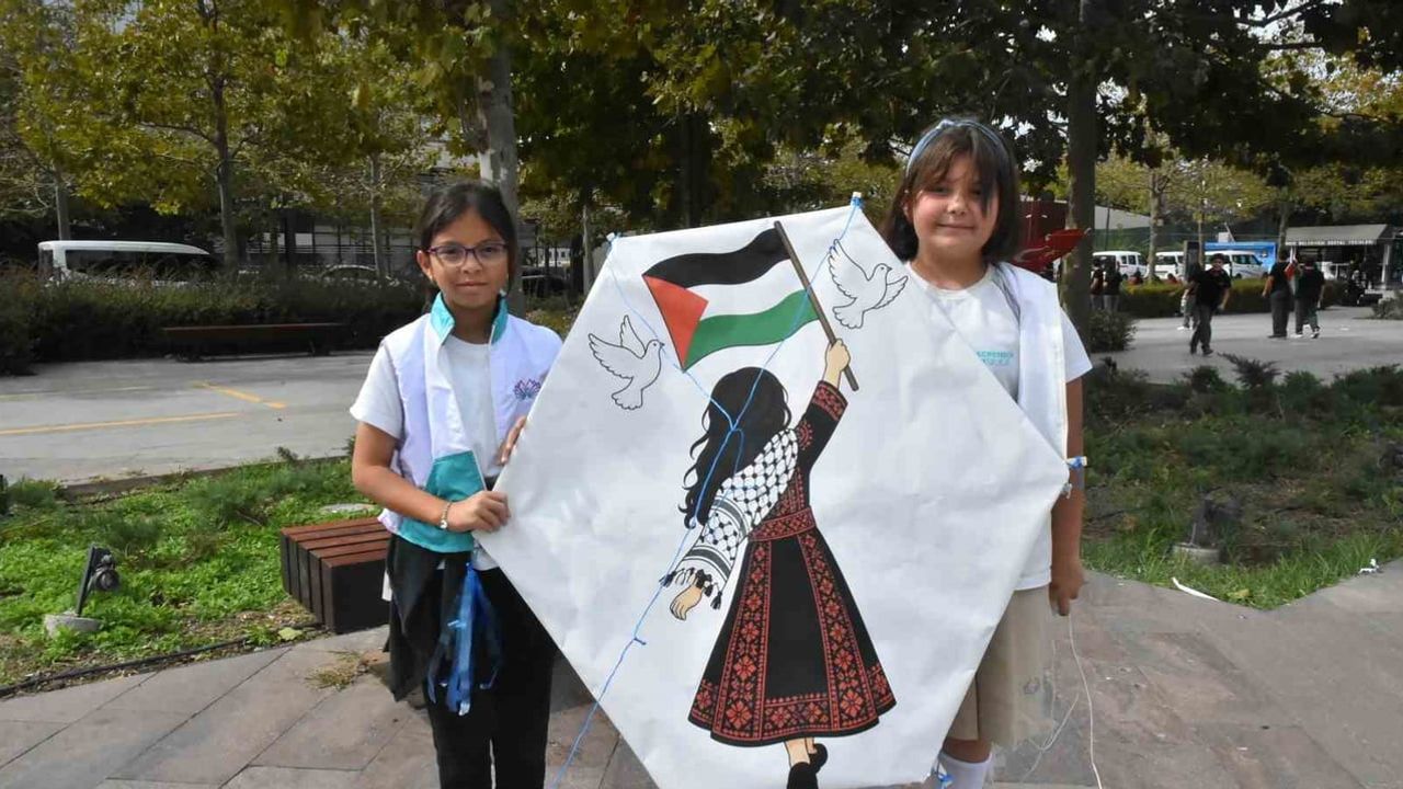 Pendik’te uçurtmalar gökyüzüne: Gazzeli çocuklar için dayanışma