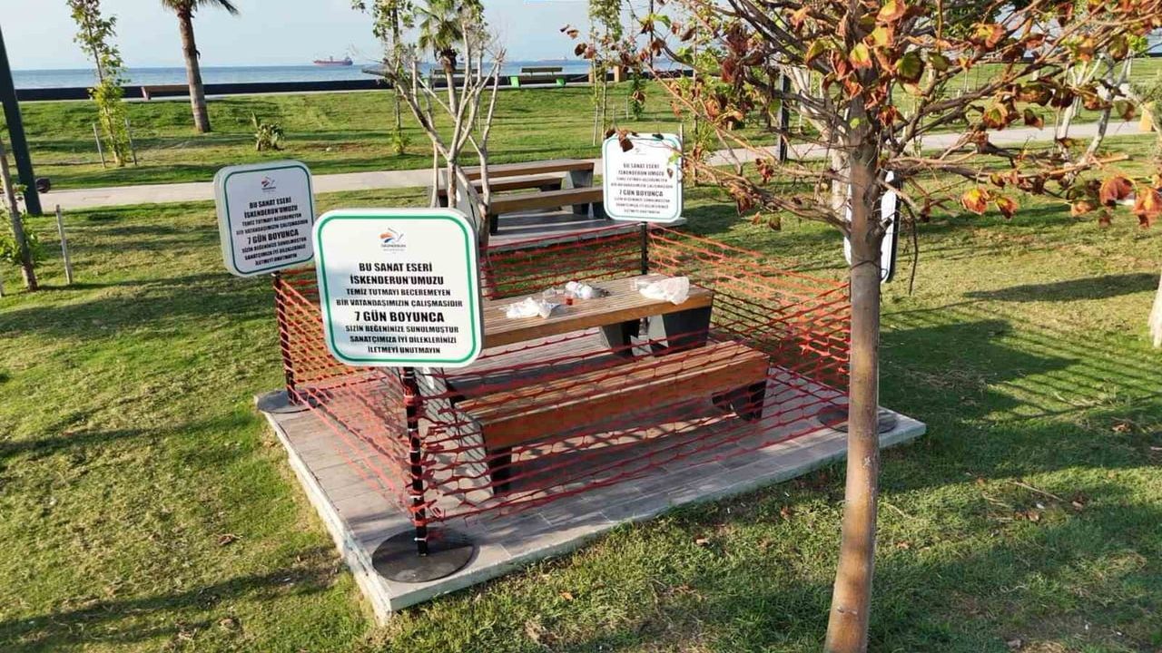 Pisliğin sergilendiği uyarı: İskenderun sahilinde çevre farkındalığı