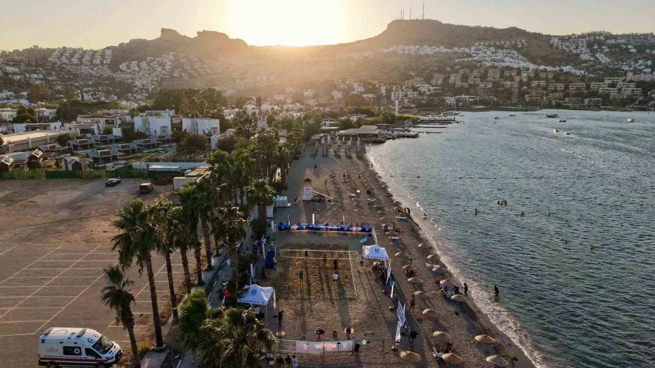 Plaj voleybolu şenliği Gündoğan'ı bir araya getirdi