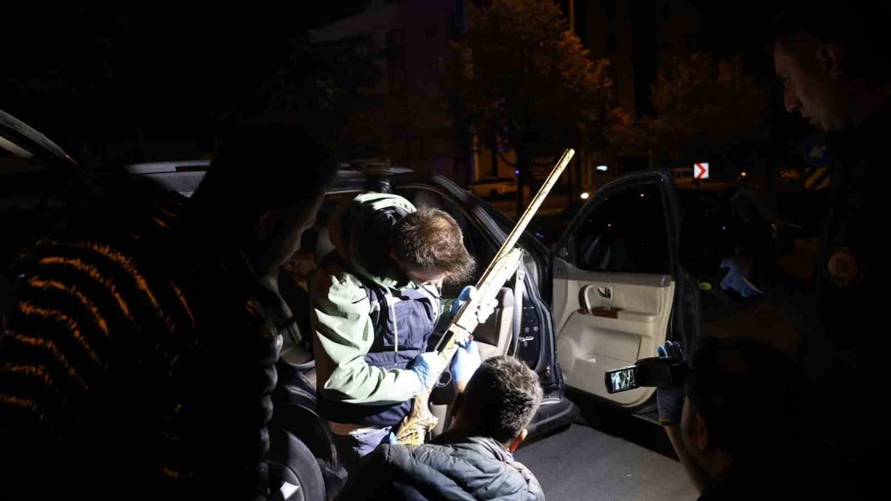 Plakasız araç kontrolü, silahlı saldırının faillerini açığa çıkardı