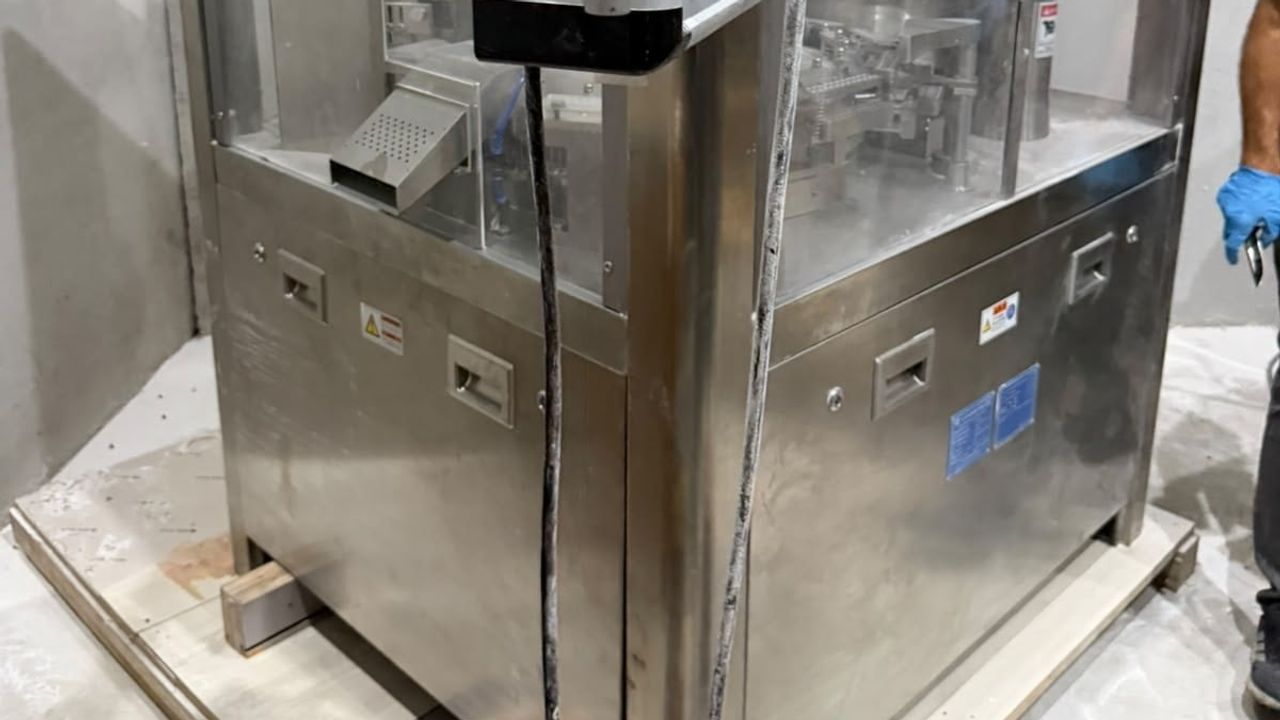 Plastik ambalaj deposunda kurulan sentetik ecza atölyesi çökertildi