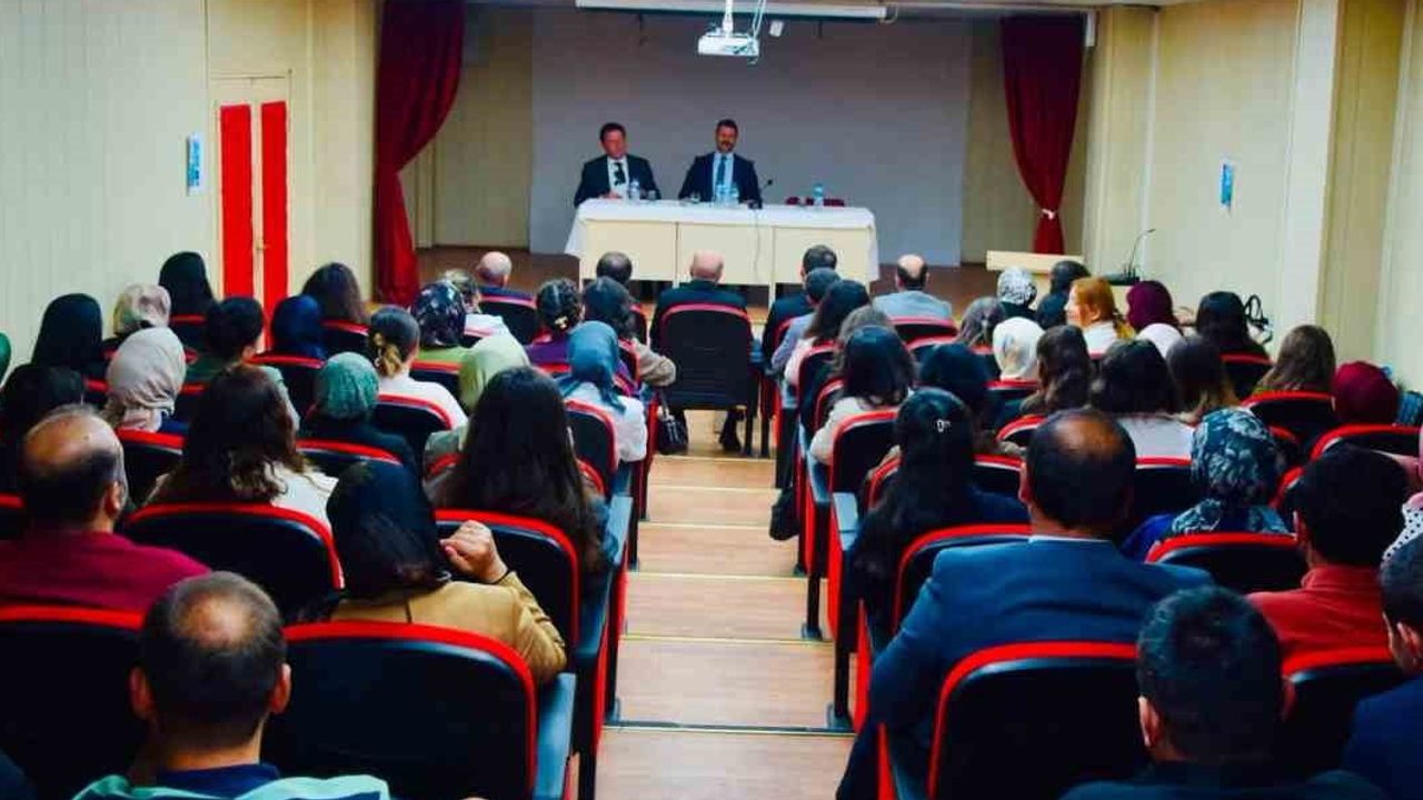 Posof'ta eğitim hizmetleri yeni dönem hazırlıklarıyla güçlendirildi