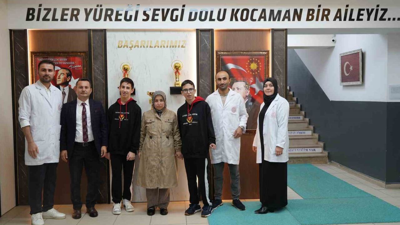 prematüre ikizleri için 16 yıl yılmadan mücadele eden annenin öyküsü
