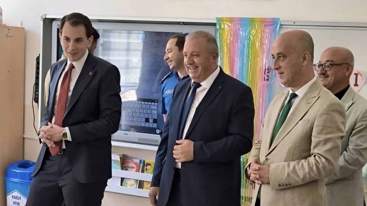 Protokol üyeleri hisarcık'ta 1. sınıf öğrencilerinin ilk gün heyecanına ortak oldu