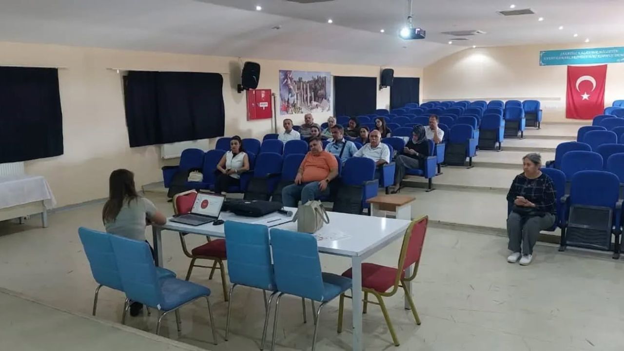 Rehber öğretmeni olmayan okullarda idarecilere rehberlik sorumlulukları anlatıldı