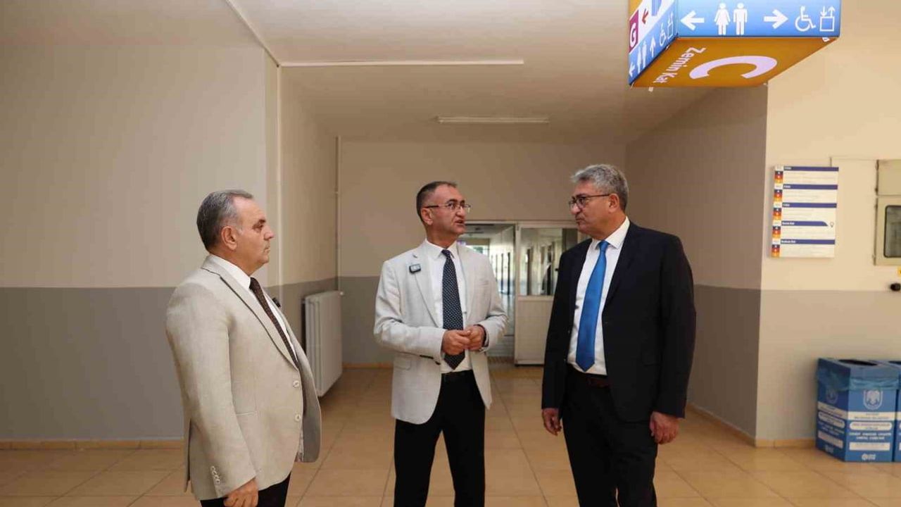 Rektör Altun mühendislik fakültesindeki yenileme çalışmalarını yerinde değerlendirdi