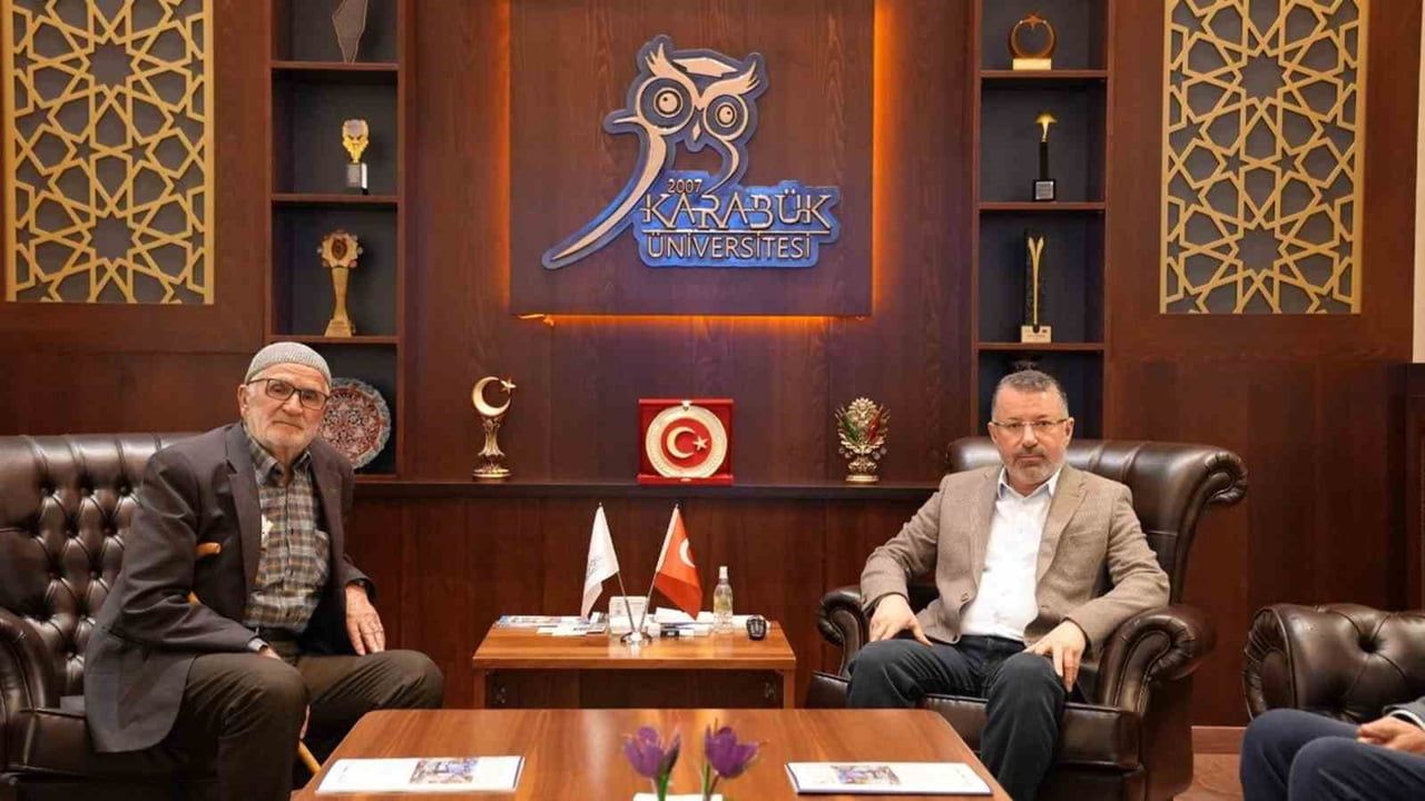 Rektörü ziyaret eden baba, şehit Nuri Özcan’ın anısını Karabük Üniversitesi’yle paylaştı