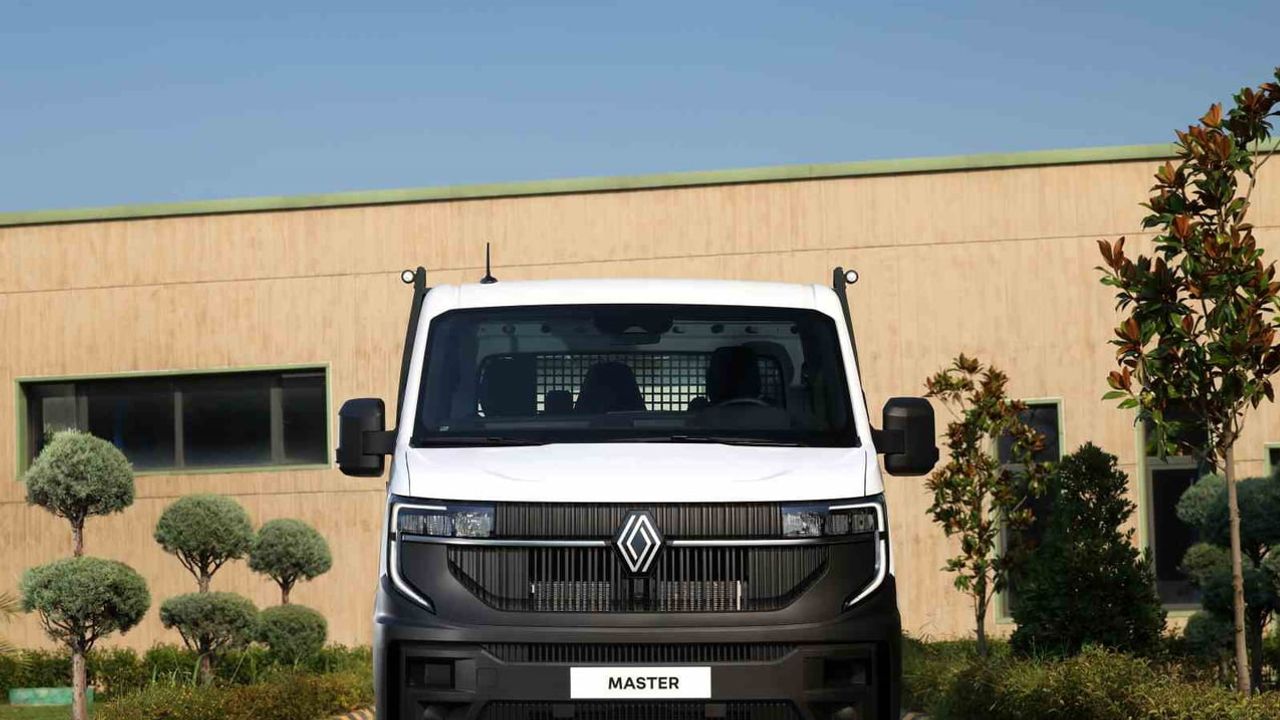 Renault Master'te minibüs konforu ve açık kasa pratikliği bir arada
