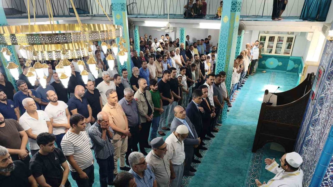 Reyhanlı'da gıyabi cenaze: kaza sonrası kaybolan iki kardeş için taziye