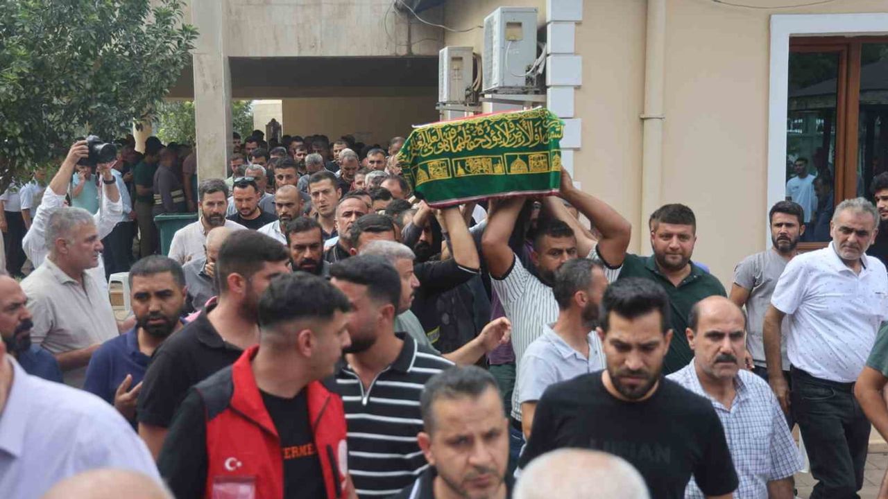 Reyhanlı'da gözyaşları: 6 yaşındaki Mehmet Asaf dualarla uğurlandı