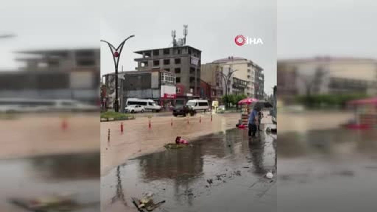 Rize sahilinde sel felci: iş yerleri ve sokaklar göle döndü
