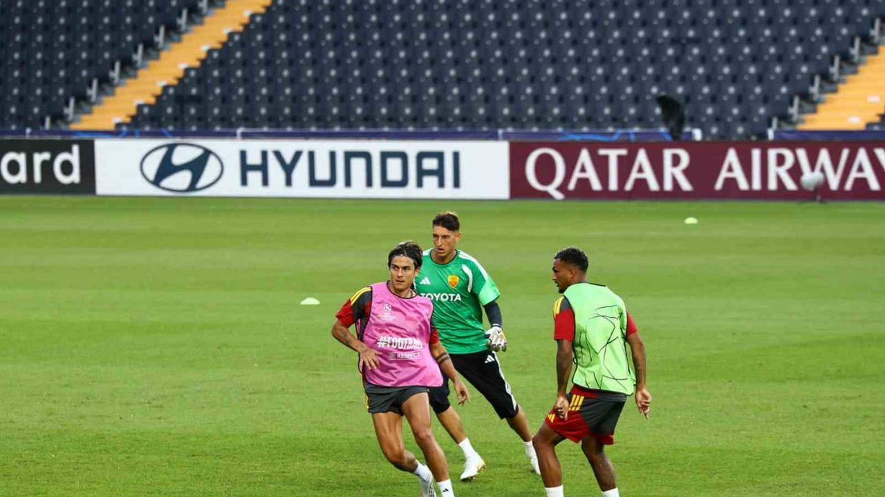 Roma Kadıköy deplasmanına hazır: Pellegrini dışında tam kadro