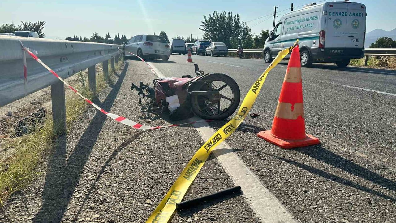 Sabah saatlerinde Alaşehir-Salihli yolunda arkadan çarpışma: motosiklet sürücüsü öldü