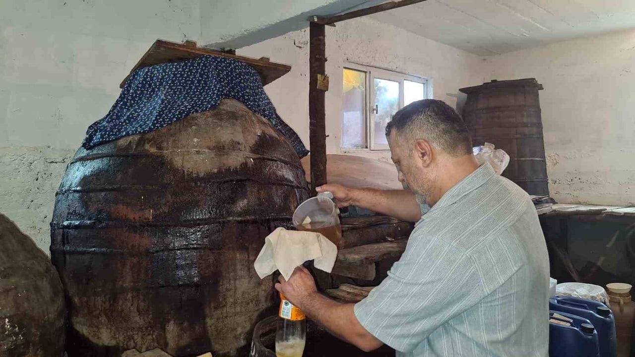 Safranbolu'da asırlık küplerde coğrafi işaretli üzüm sirkesi sezonu açıldı