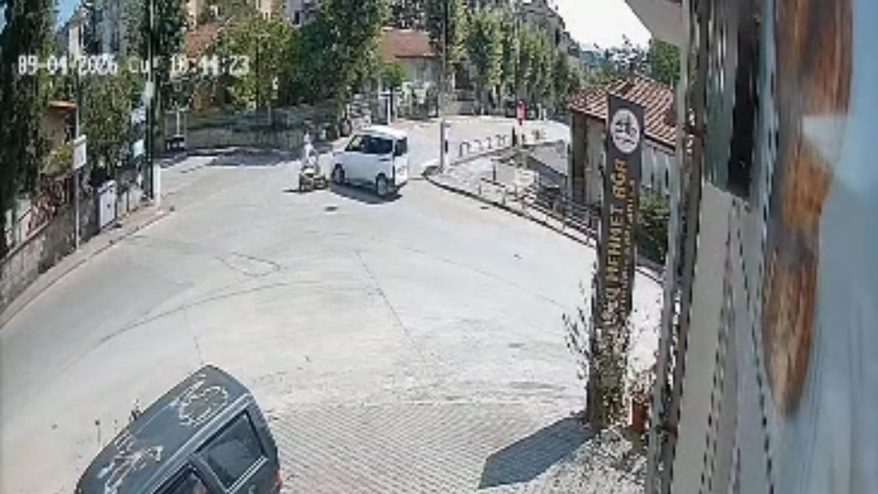 Safranbolu'da Paşapınarı Caddesi'nde güvenlik kamerasına yansıyan çarpışma