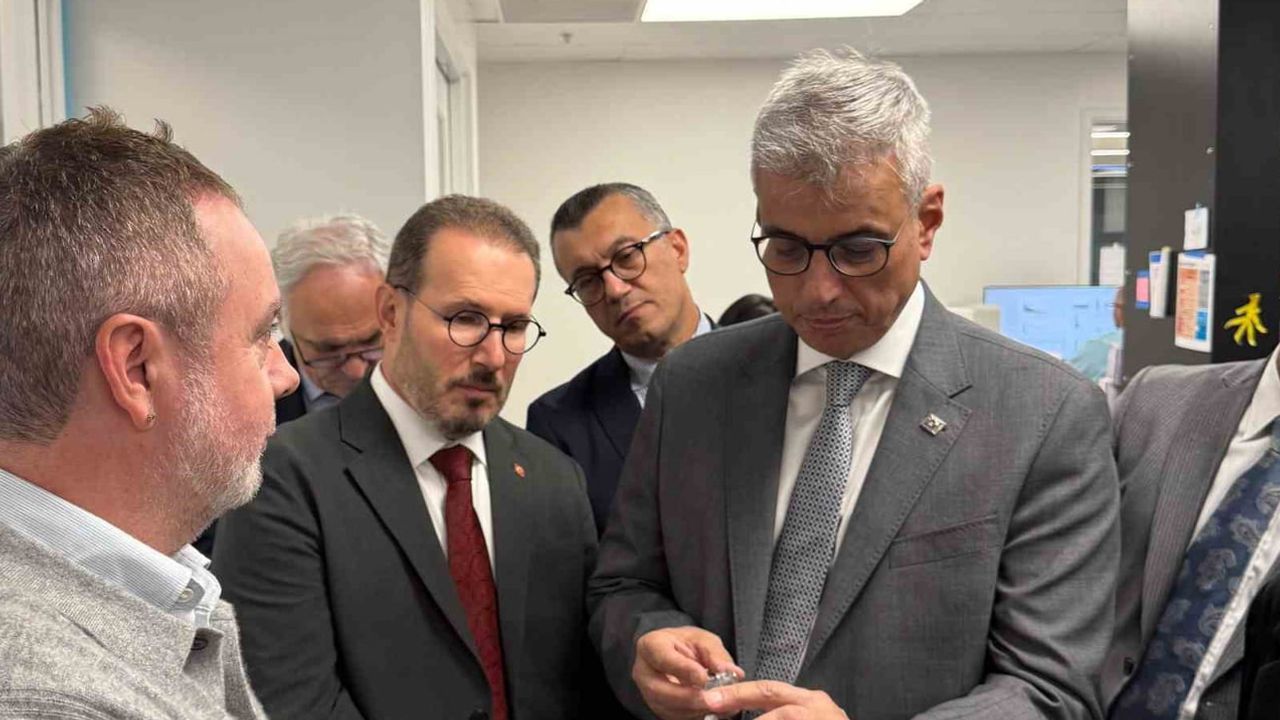 Sağlık bakanı Memişoğlu Hermes Biosciences'i yerinde inceledi