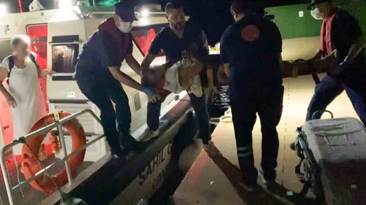 Sahil Güvenlik Muğla açıklarında iki ayrı tıbbi tahliye gerçekleştirdi