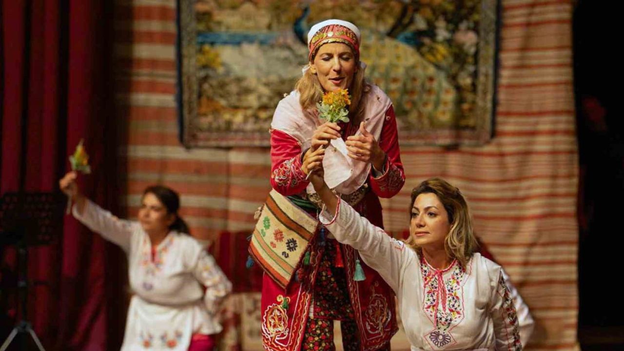 Sahne ışıkları altında tarih ve sevda buluştu