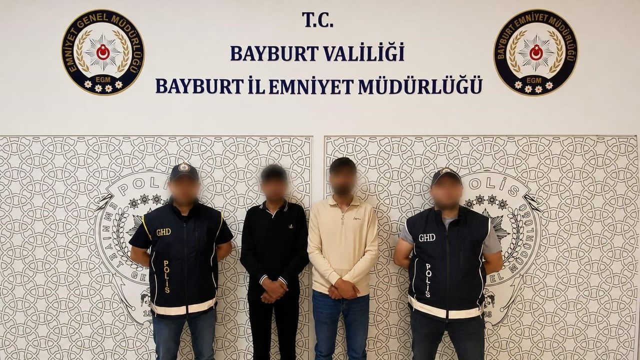 Sahte yol izinleriyle yakalanan iki Afganistan uyruklu göçmen sınır dışı edilecek