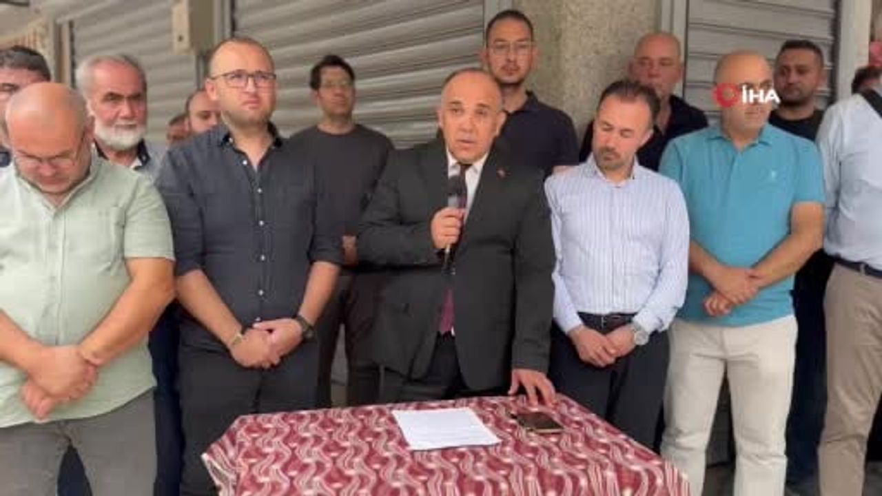 Salihli'de kuyumcular dayanışma için kepenk indirdi