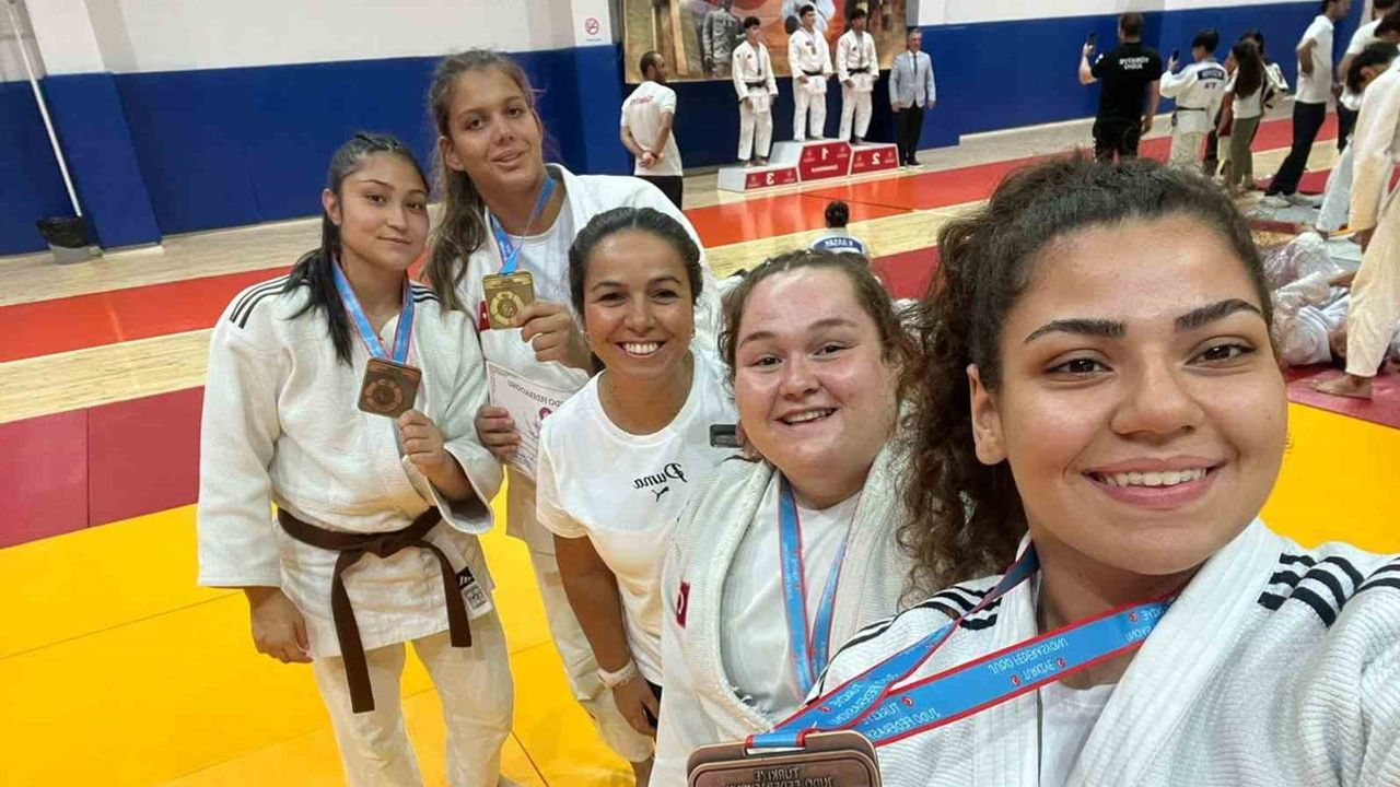 Salihli'nin judosunda yeni şampiyon Hira Kılkış zirveye çıktı