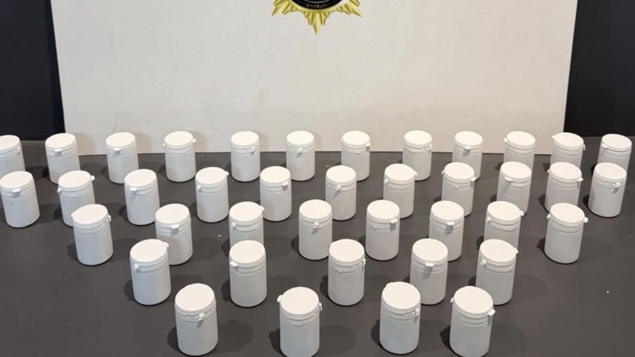 Samsun'da adresler tarandı: 8 bin sentetik ecza, metamfetamin ve 9 bin 650 lira ele geçirildi