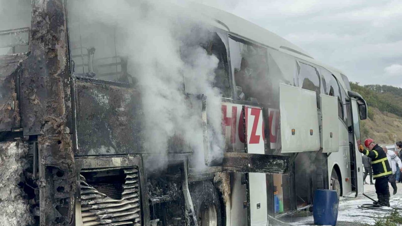 Samsun'da hareket halindeki otobüste yangın sürücünün müdahalesiyle büyümeden söndürüldü