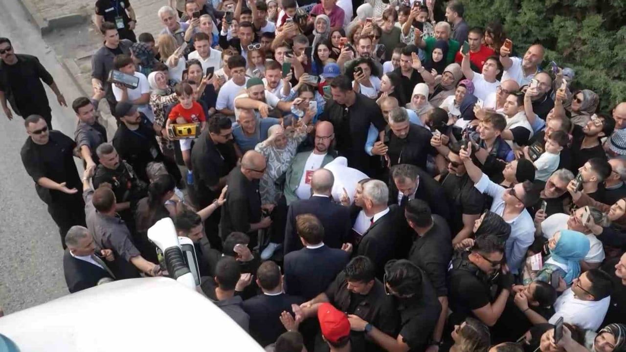 Samsun'da kısa ama unutulmaz buluşma: cumhurbaşkanı otobüsü durdurup Emre Vural'ın yanına indi