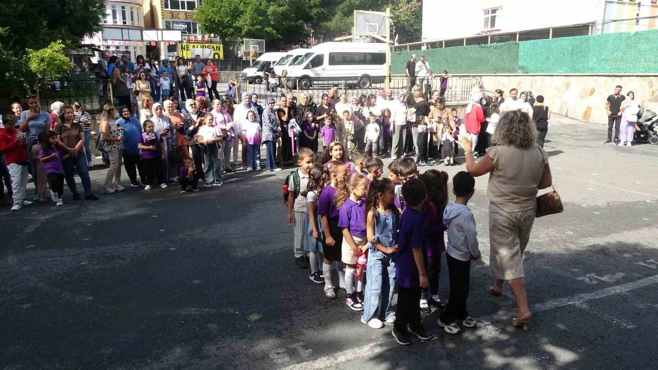 Samsun'da miniklerin ilk okul gününde heyecan ve uyum çalışmaları