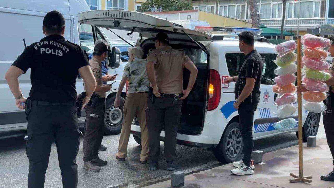 Samsun'da pamuk şeker tezgahı önünde alkol nedeniyle bayılan satıcı kaldırıldı