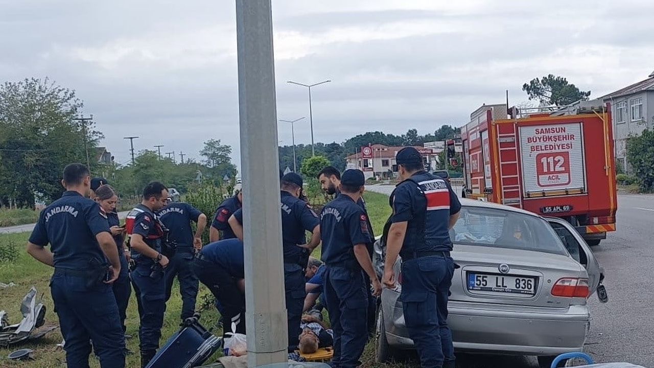 Samsun'da sabah yolunda çarpışma: iki otomobilde 5 kişi yaralandı