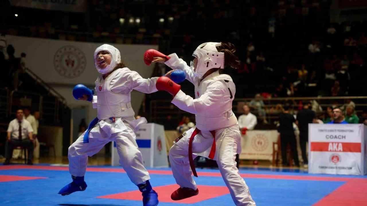 Samsun'da uluslararası karate rüzgarı: 7 ülkeden 1.247 sporcu tatamiye çıktı