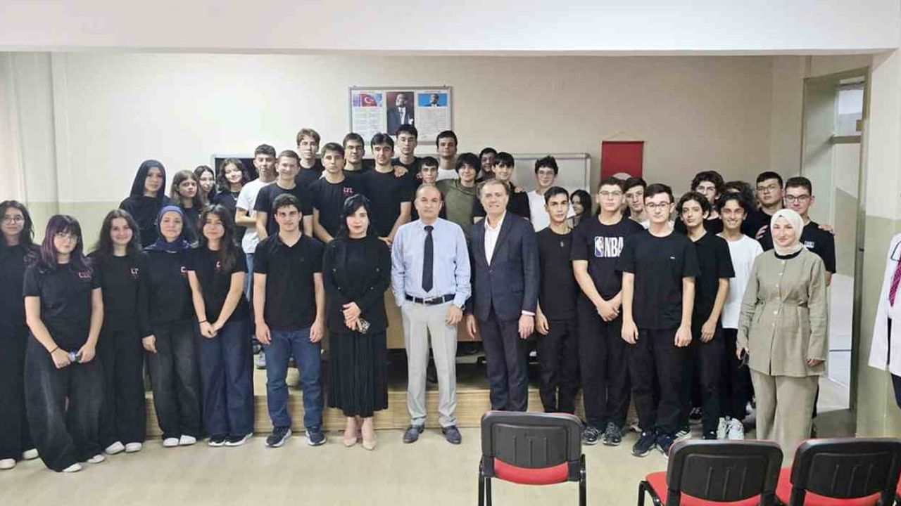 Samsun'da üniversite deneyimi liselerde: 30 akademisyen 30 okulda öğrencilere konuk oldu
