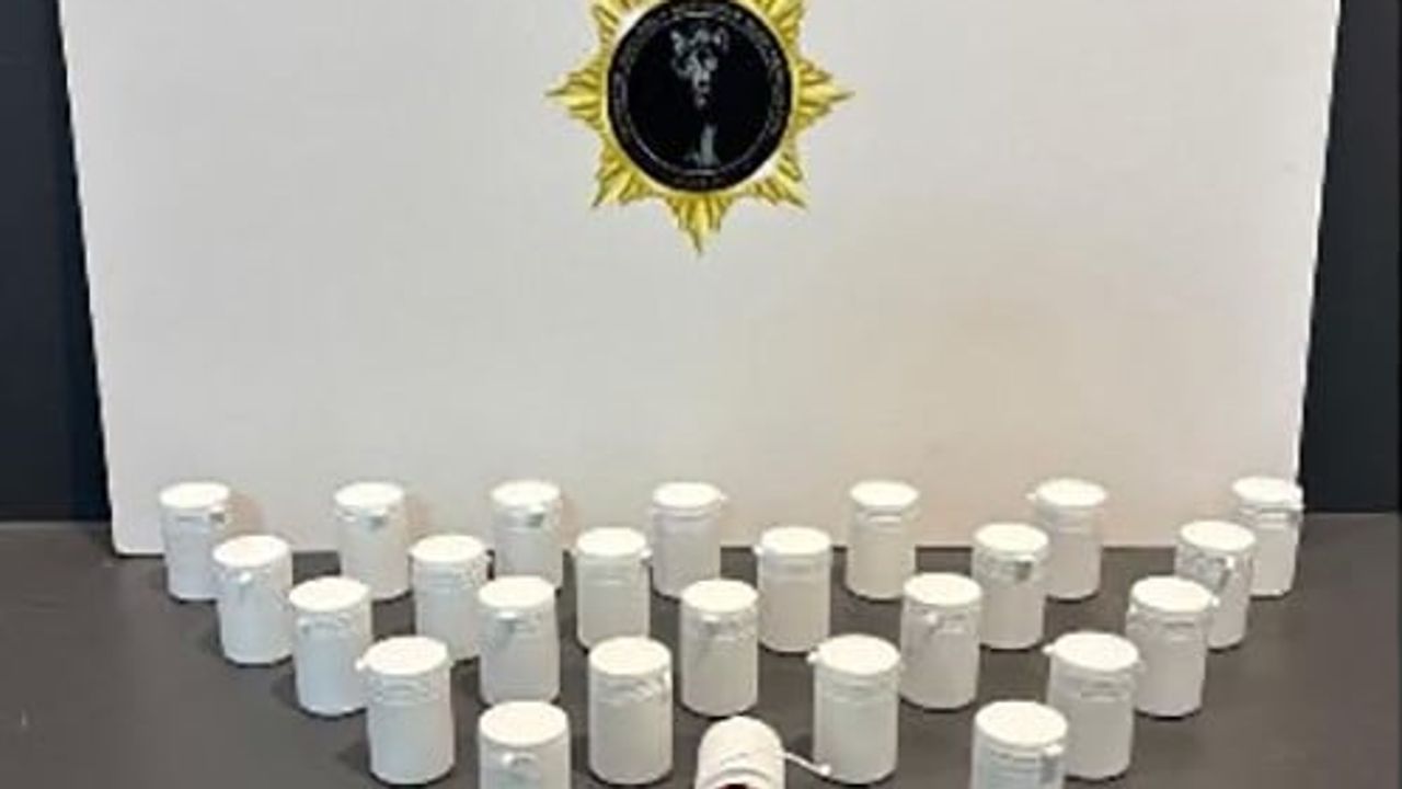 Samsun'da uyuşturucu operasyonunda 5 gözaltı, binlerce hap ve silah ele geçirildi