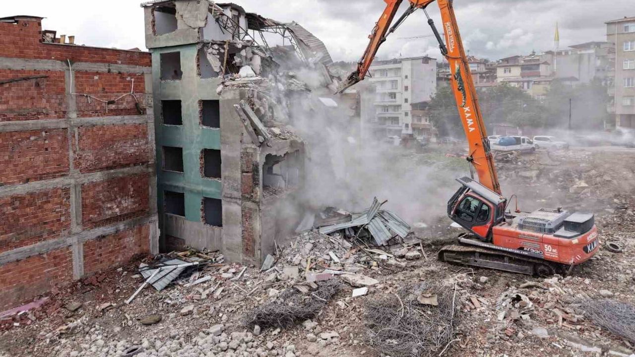 Samsun'da Zeytinlik'te kentsel dönüşüm hız kazandı: 2. ve 3. etap yıkımları başladı