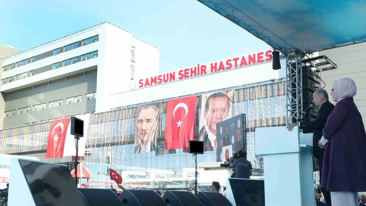 samsun yolunda gönül seli: erdoğanı ilçe girişinde coşkulu karşılama