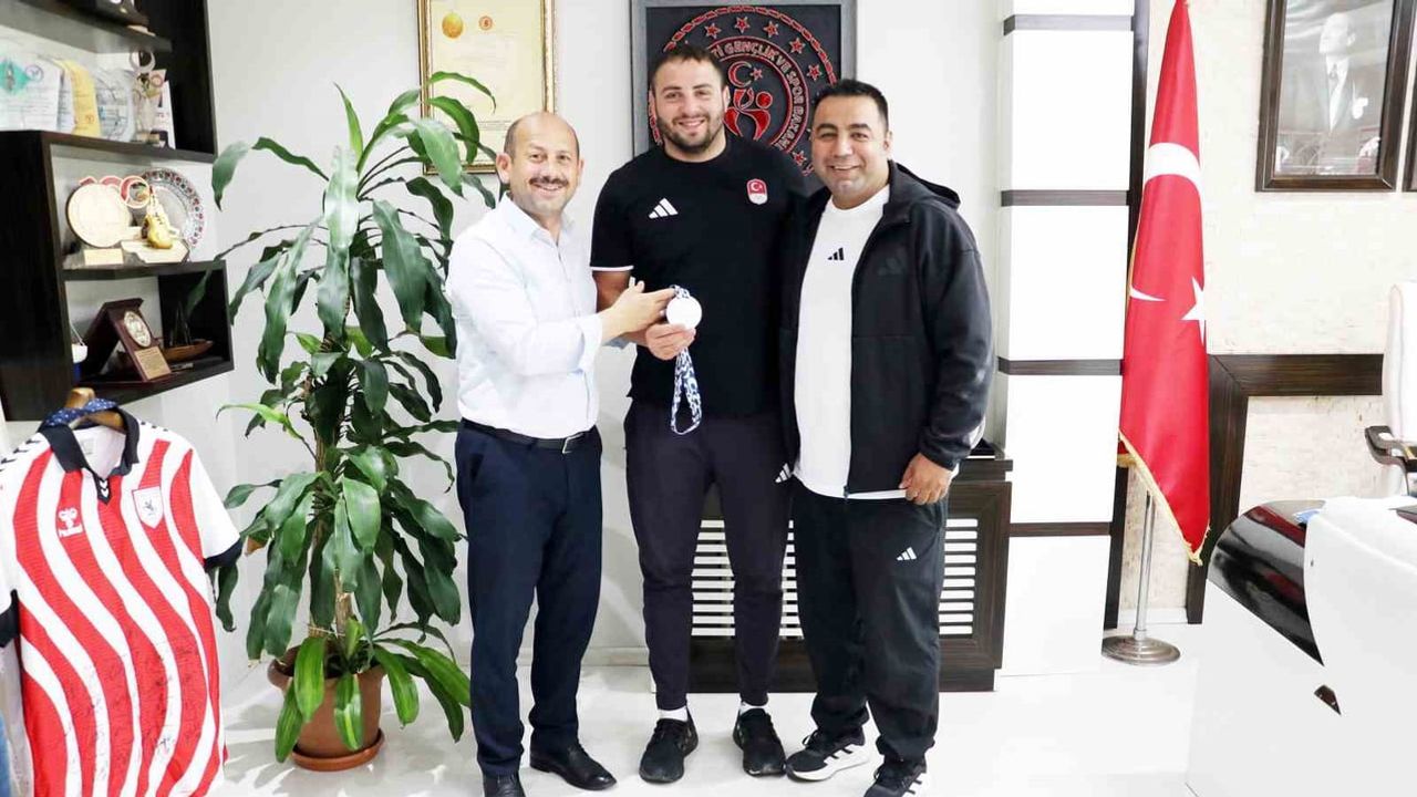 Samsunlu ağır sıkletin yükselişi: Berat Acar Taranto'da gümüş kazandı