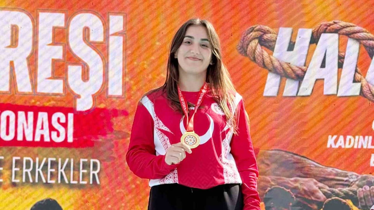 Samsunlu gençlerin mas güreşindeki yükselişi kupayla taçlandı